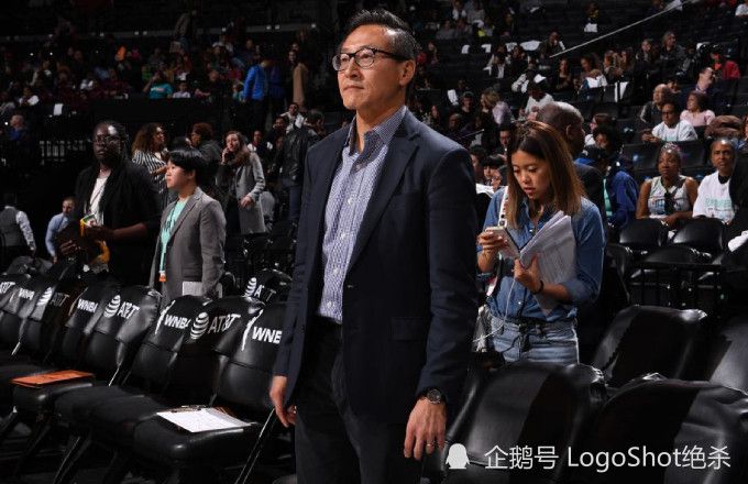 等寿宴都快结束了，他才开车匆忙赶来。